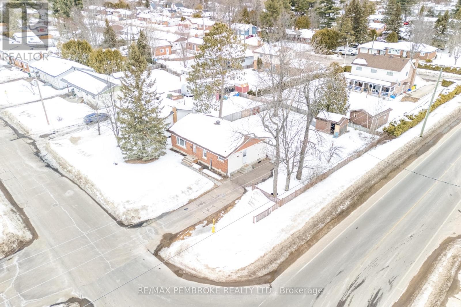 114 HEMLOCK STREET, Renfrew County — photo 3
