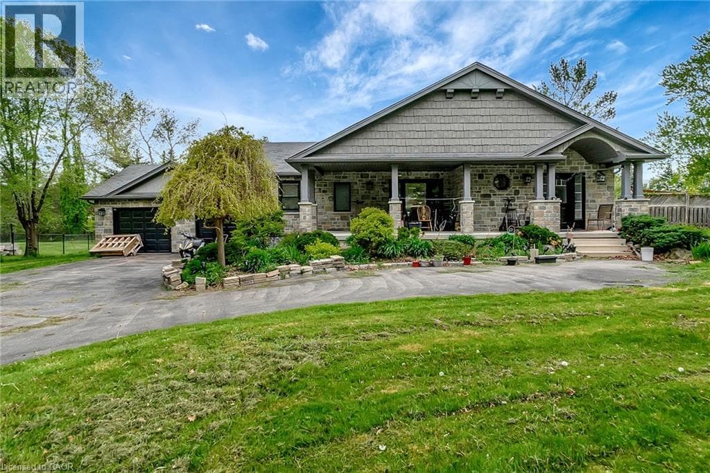 1392 DOON VILLAGE ROAD in Doon/Pioneer Park