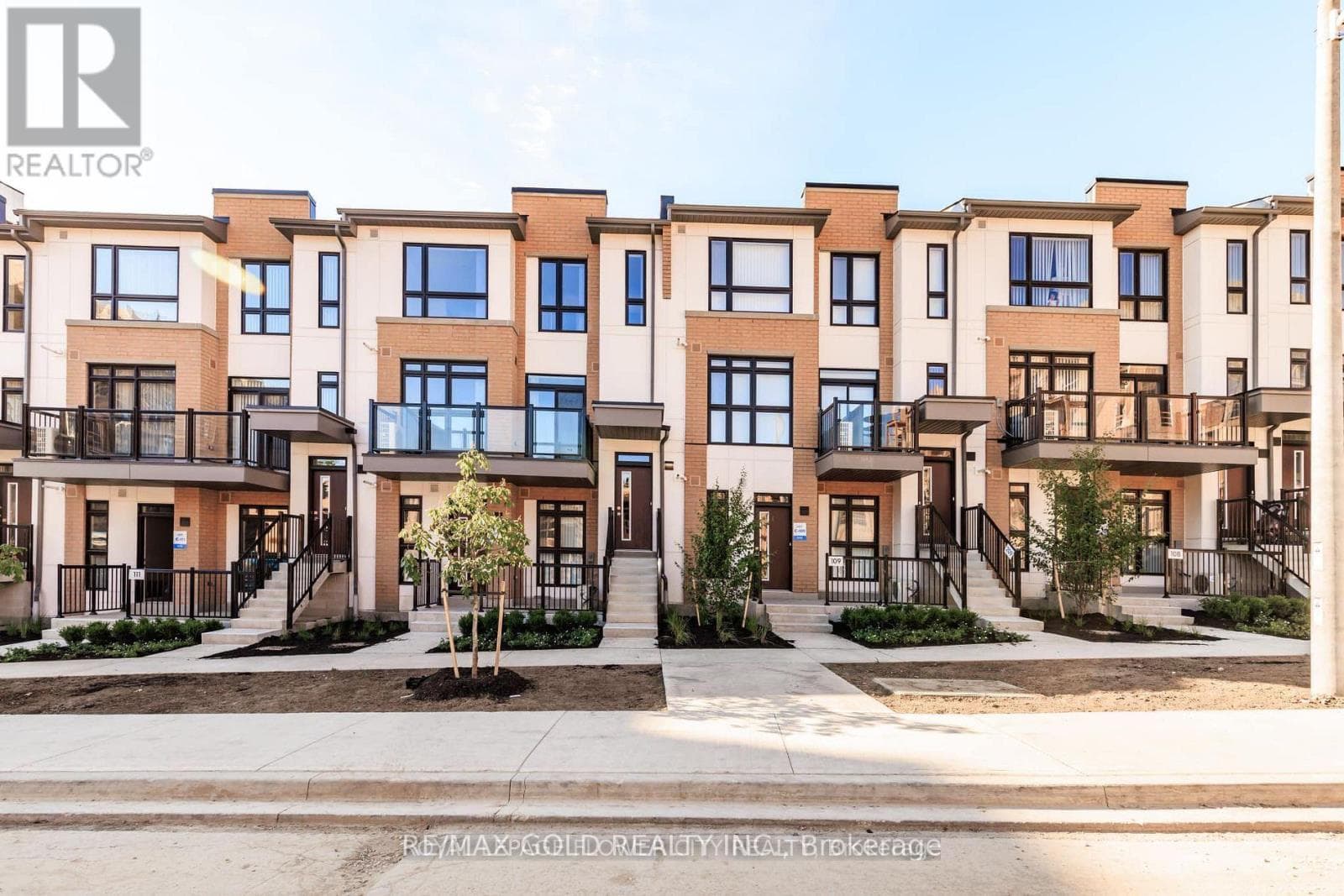 210 - 140 CANON JACKSON DRIVE, Toronto — photo 3