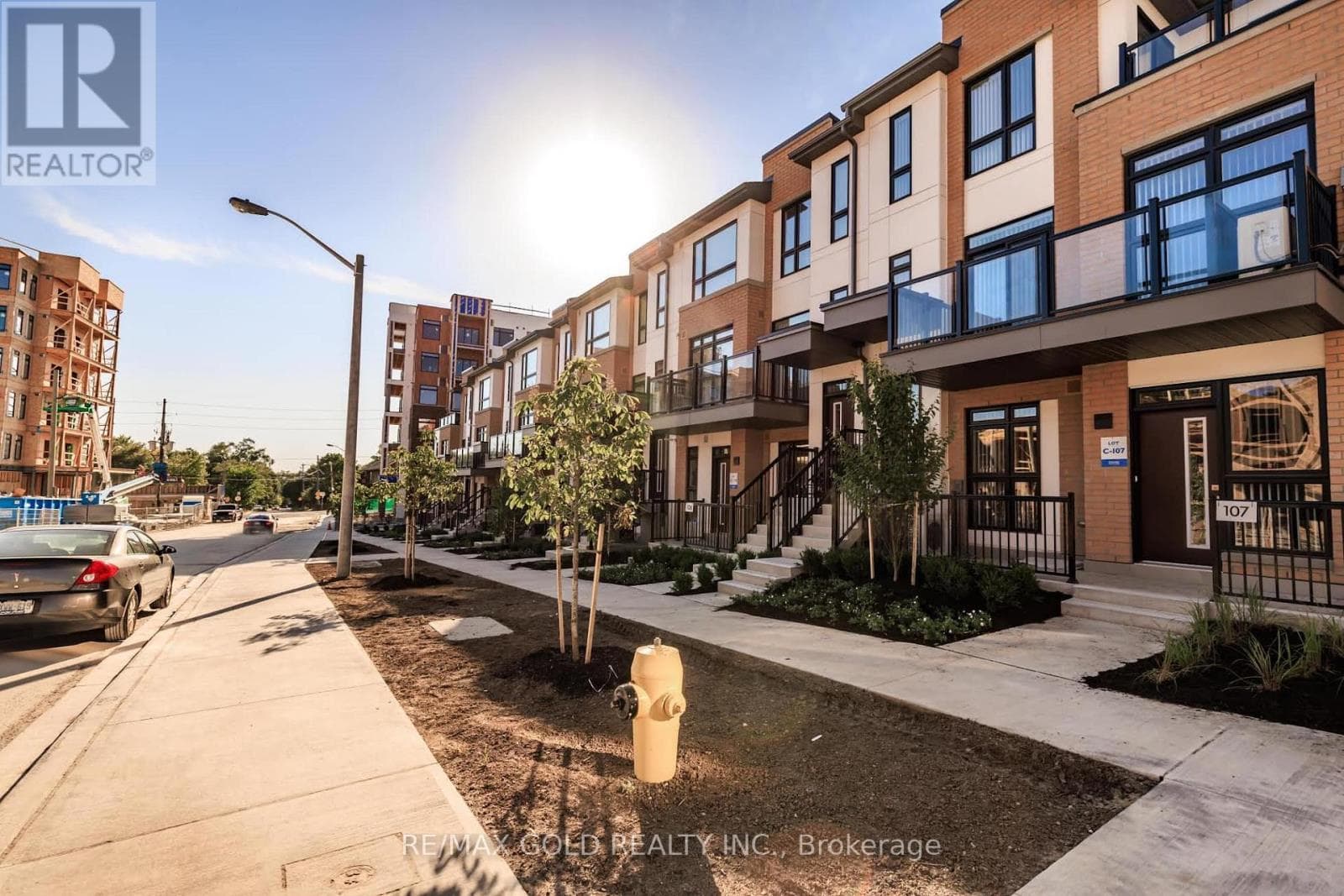 210 - 140 CANON JACKSON DRIVE, Toronto — photo 4