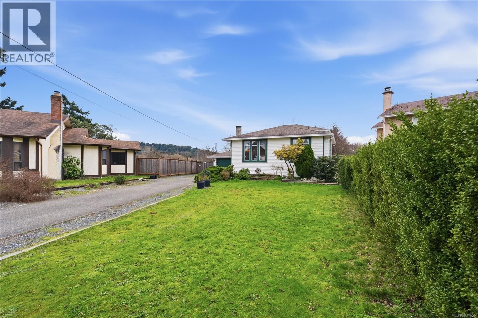 2829 Pickford Rd, Victoria — photo 2