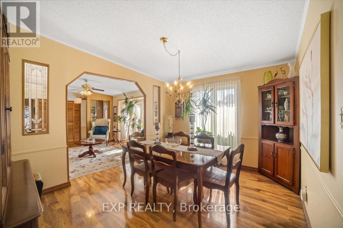 36 JUNO CRESCENT, Toronto — photo 3