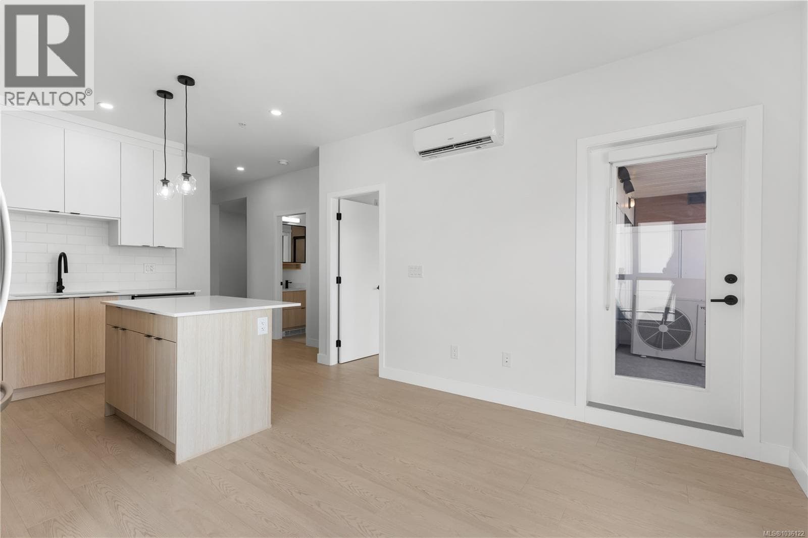 617 2629 Millstream Rd, Victoria — photo 3
