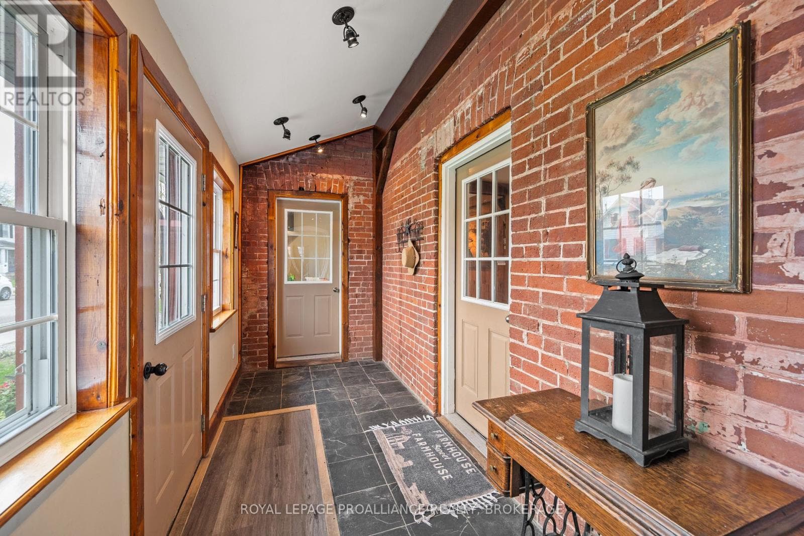 277 BROCK STREET, Kingston — photo 3