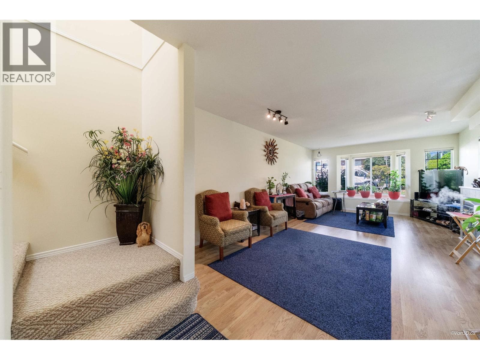 215 W 18TH STREET, Greater Vancouver — photo 2