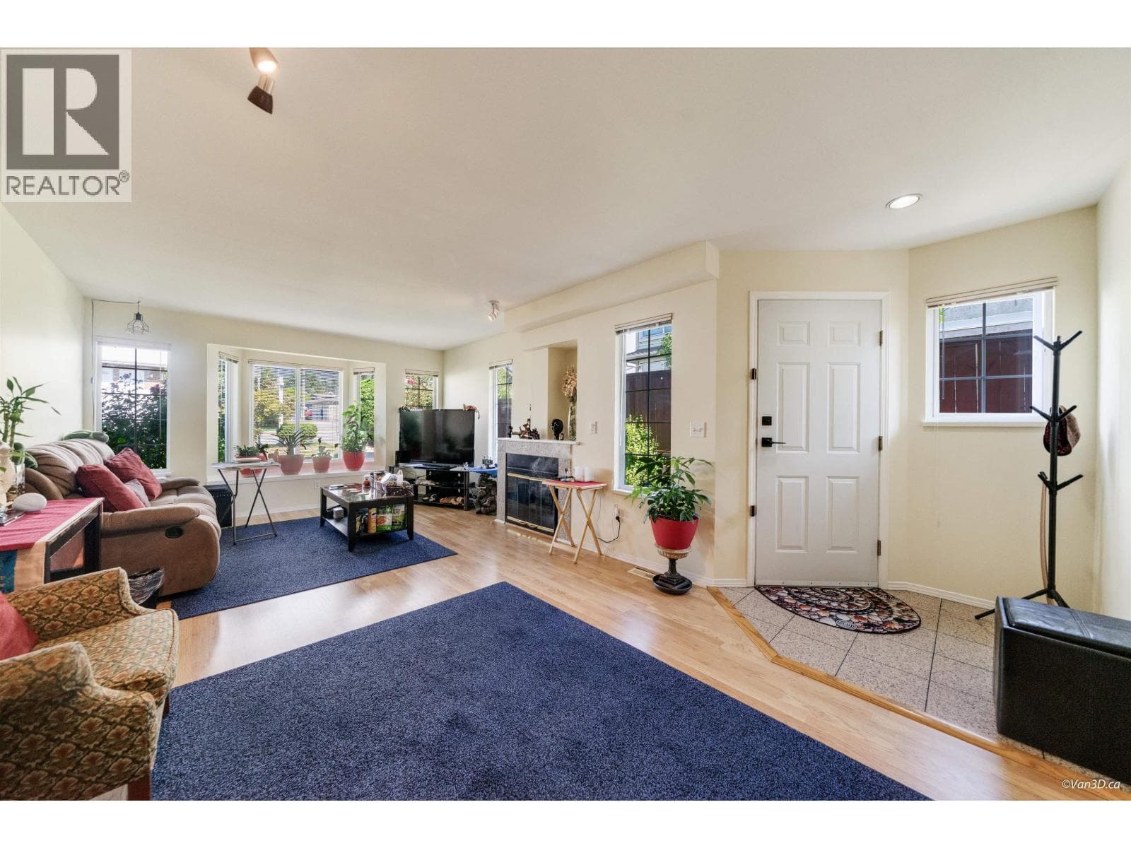 215 W 18TH STREET, Greater Vancouver — photo 4