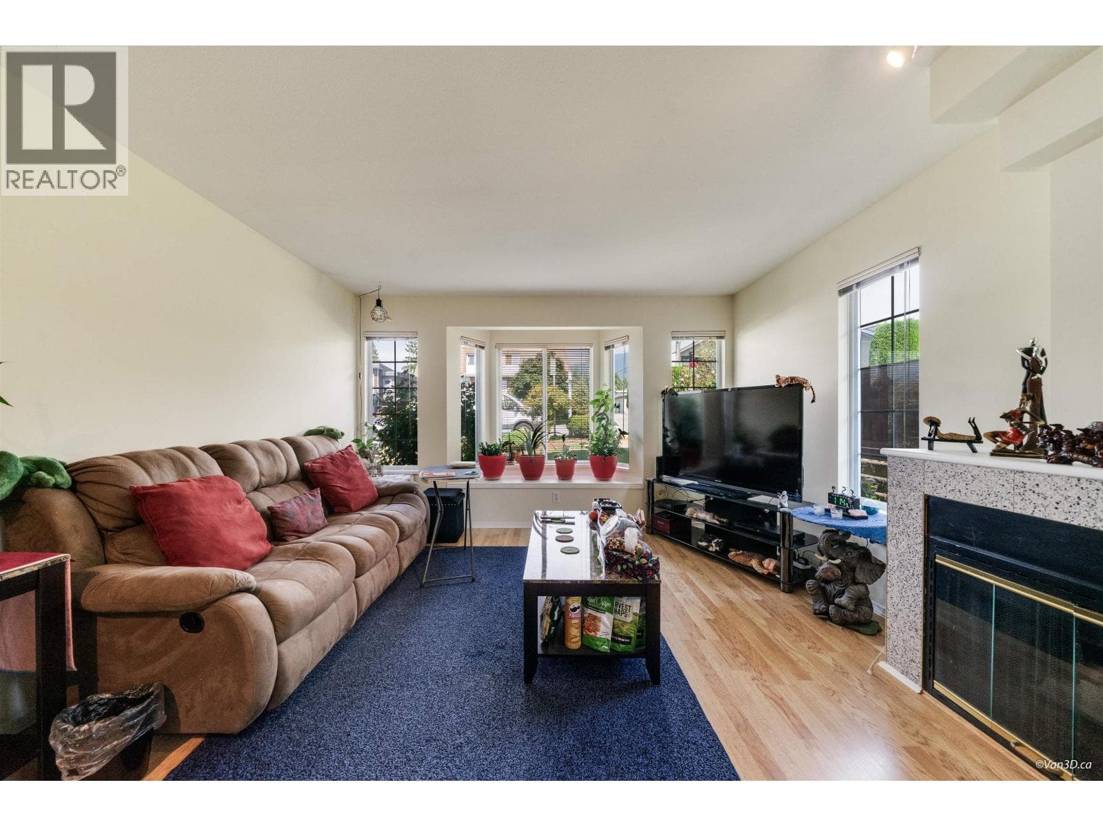 215 W 18TH STREET, Greater Vancouver — photo 3