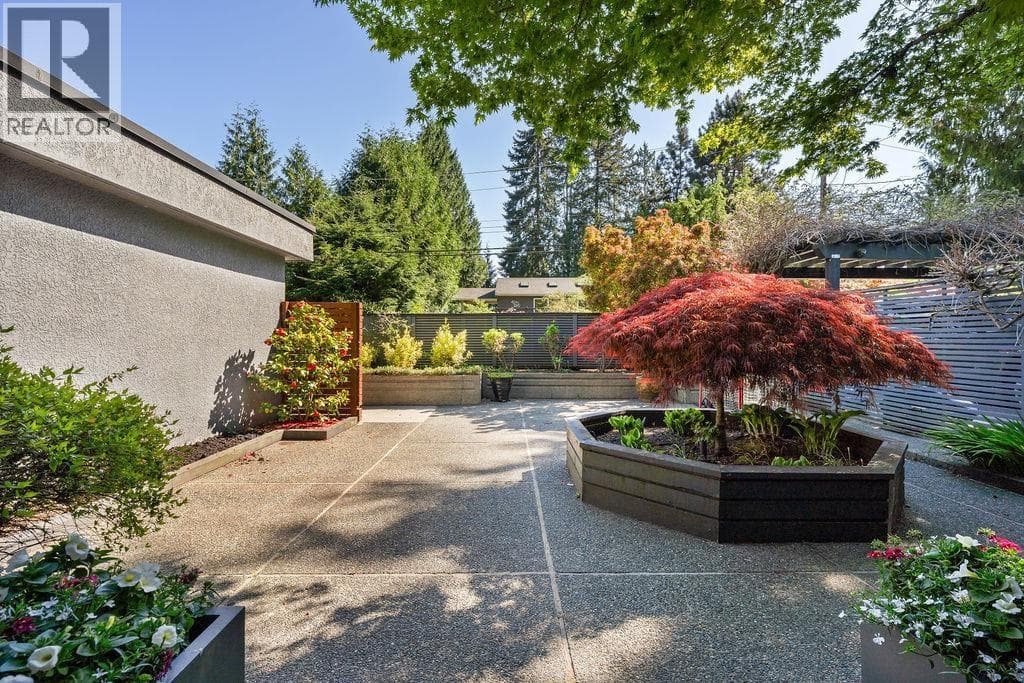 1098 LINNAE AVENUE, Greater Vancouver — photo 2