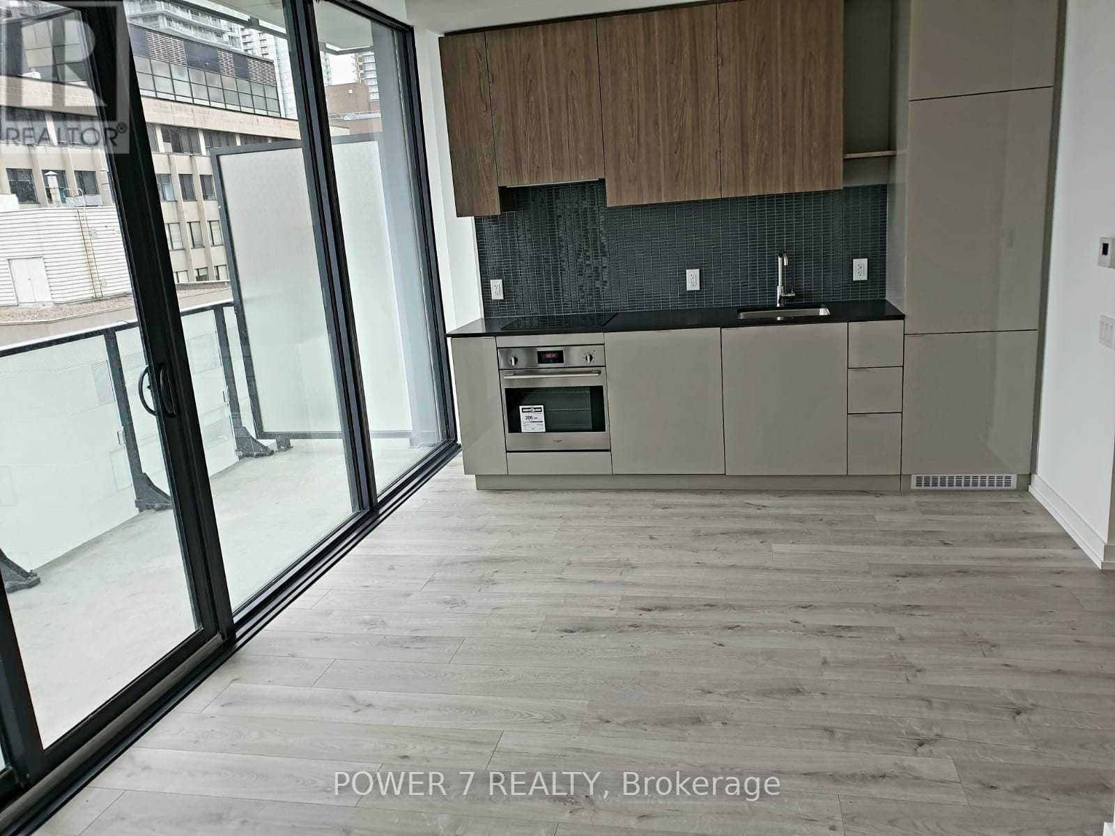 911 - 161 ROEHAMPTON AVENUE, Toronto — photo 4