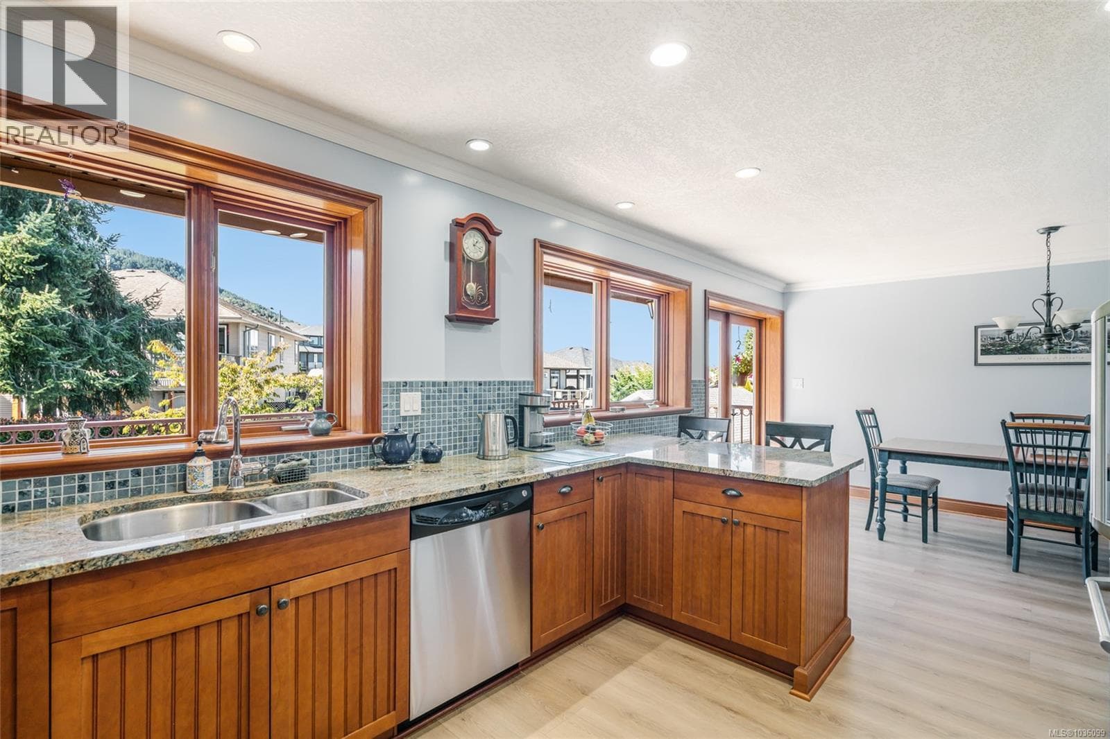 526 Douglas Pl, Vancouver Island
