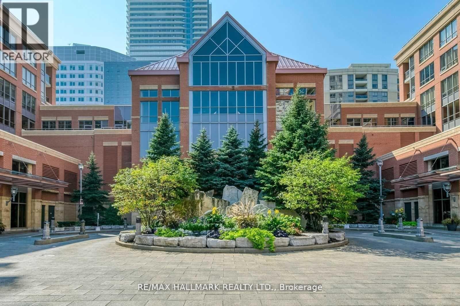 318 - 320 CITY CENTRE DRIVE, Toronto — photo 2