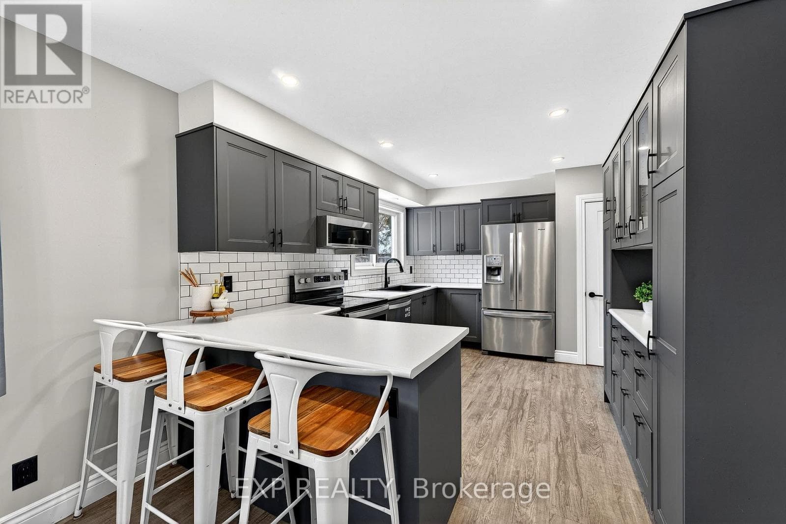 266 BLEECKER AVENUE, Central Lakes — photo 2