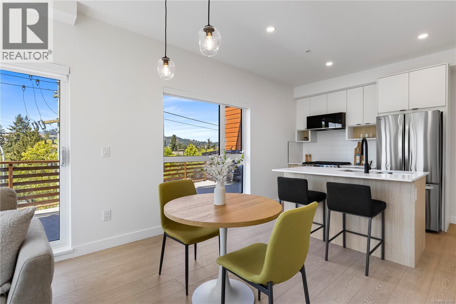 421 2629 Millstream Rd, Victoria — photo 2