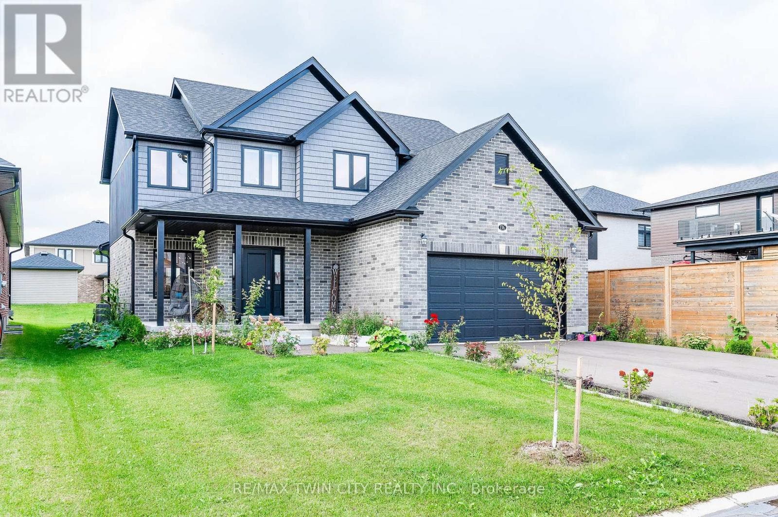 136 VILLAGE ROAD, Toronto — photo 3