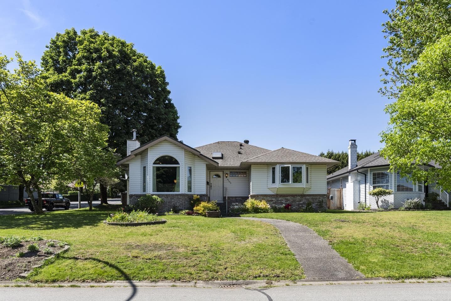 9109 160A STREET in 