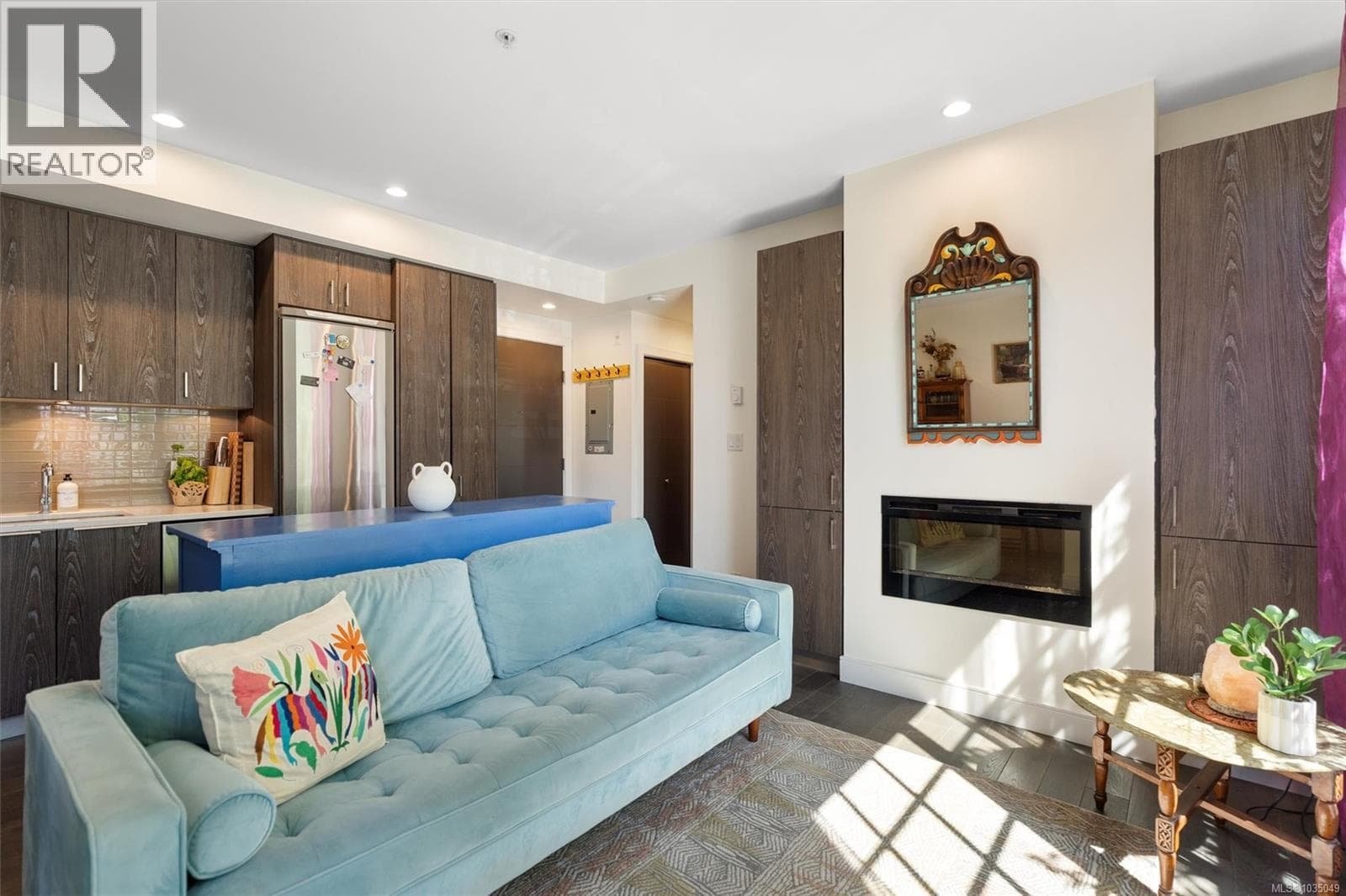 105 1011 Burdett Ave, Victoria — photo 3