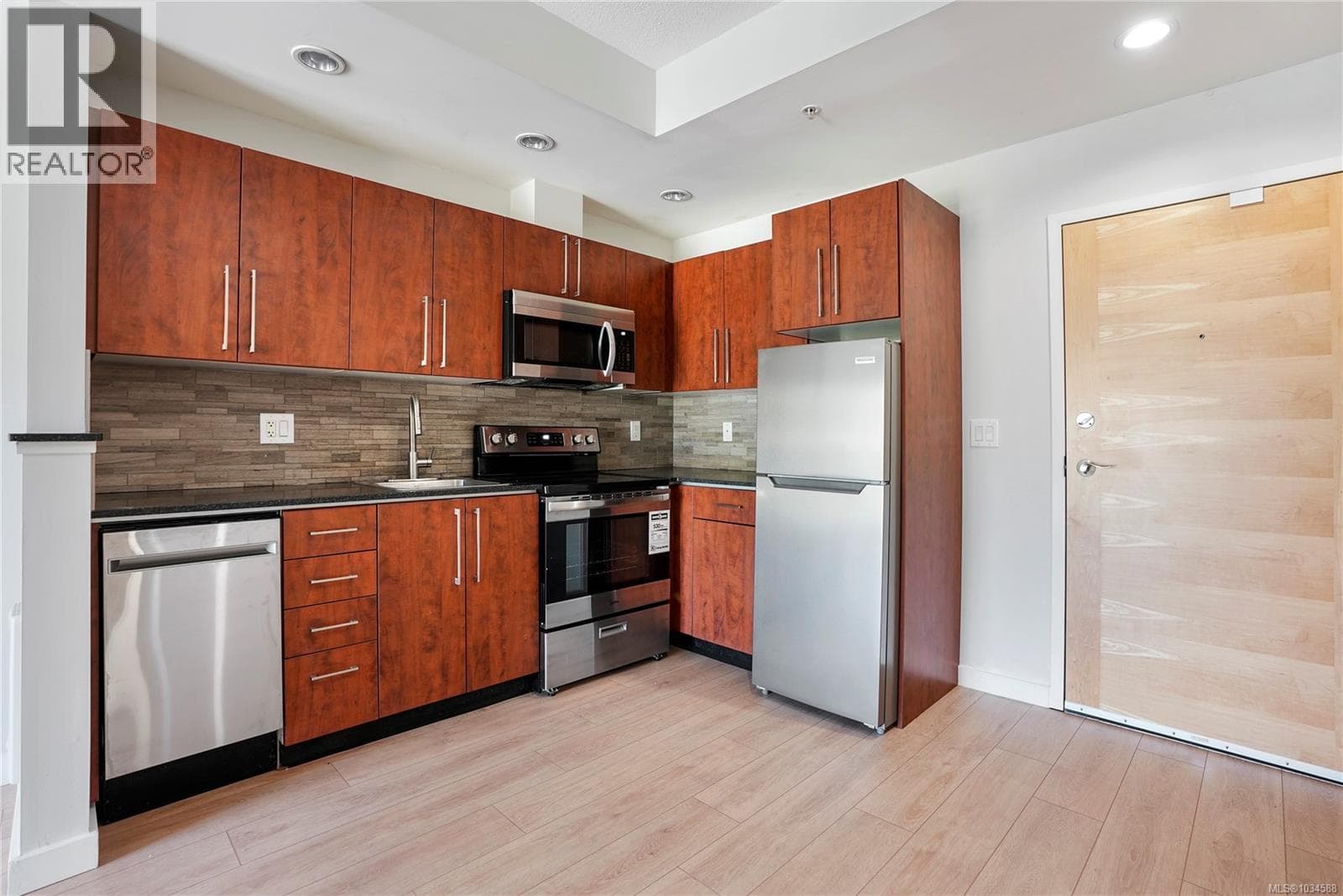 315 611 Brookside Rd, Victoria — photo 2
