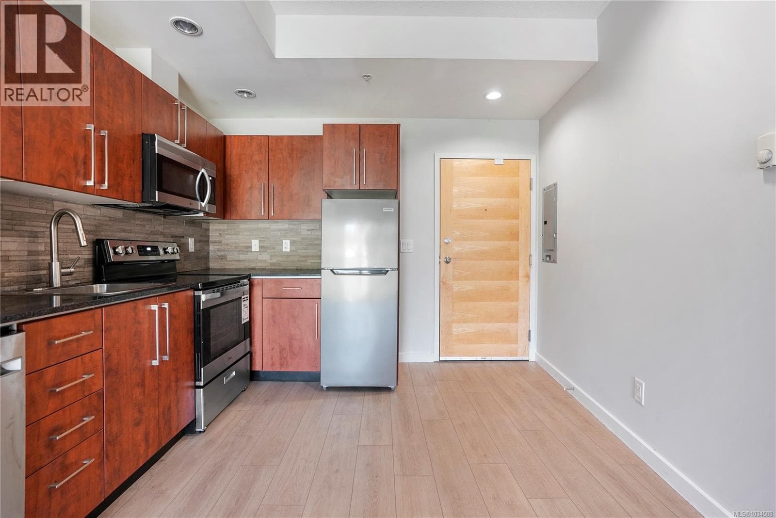 315 611 Brookside Rd, Victoria — photo 4