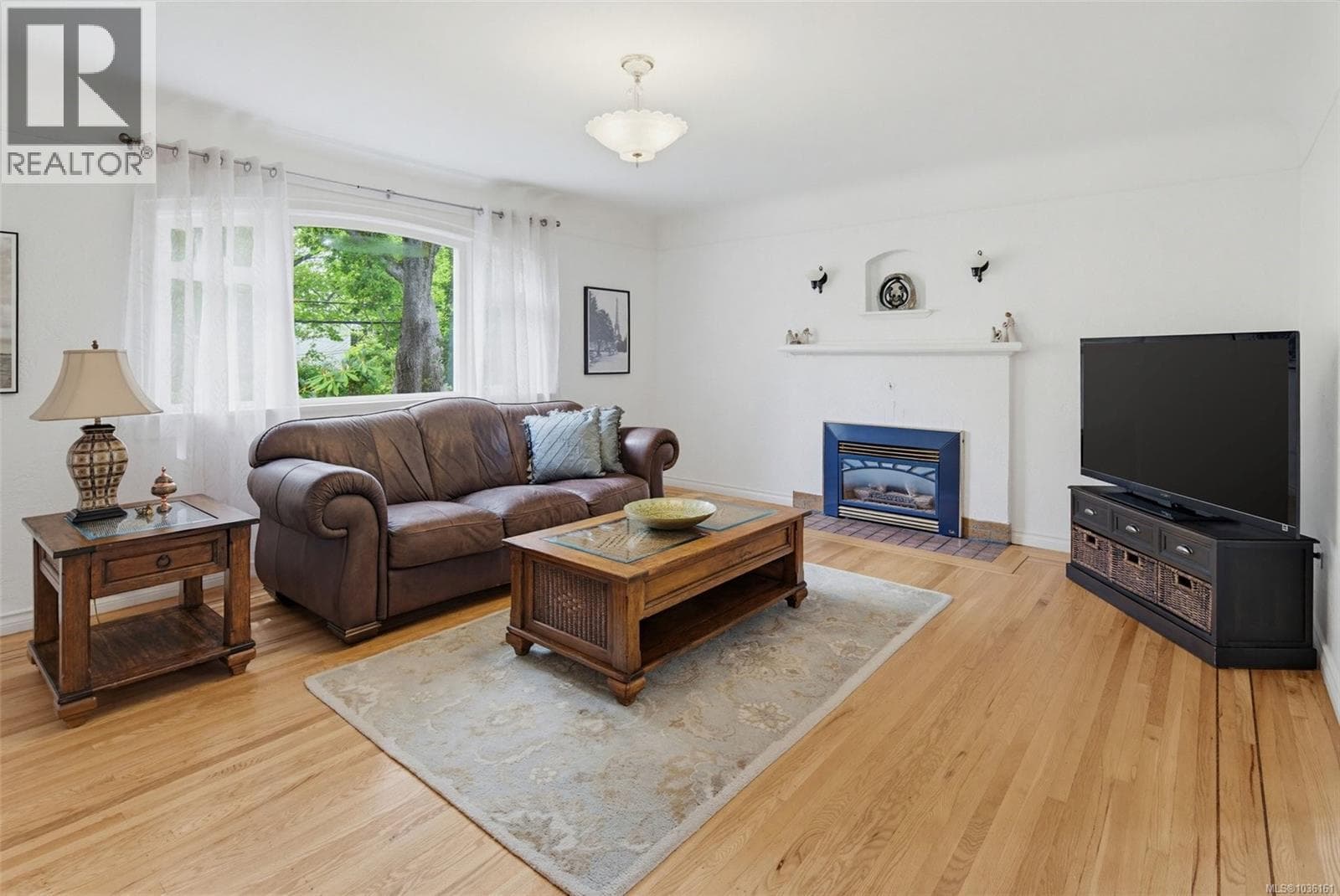 1250 ROCKLAND AVENUE, Victoria — photo 2