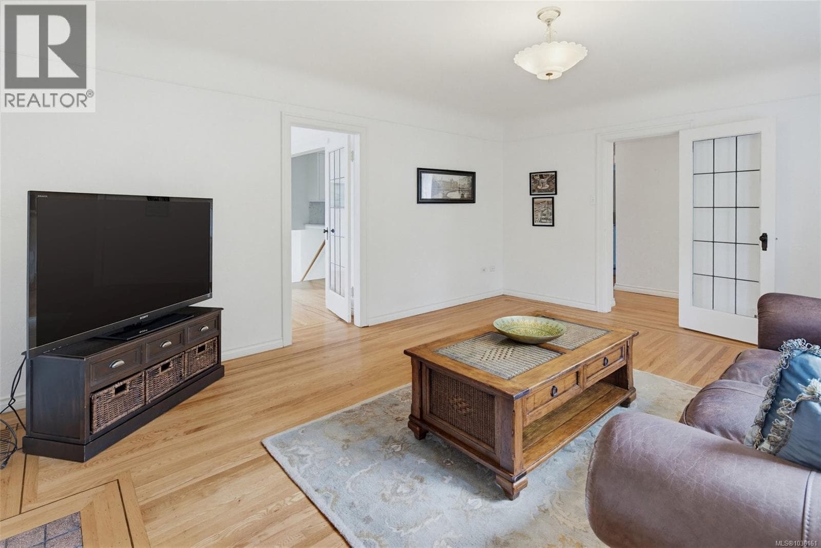 1250 ROCKLAND AVENUE, Victoria — photo 4