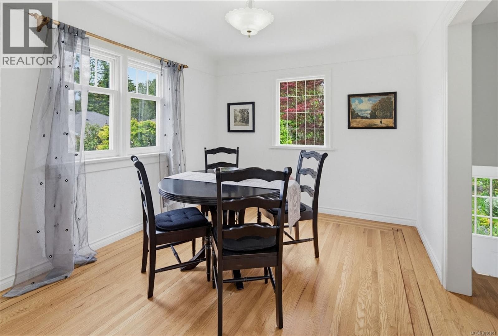 1250 ROCKLAND AVENUE, Victoria — photo 5