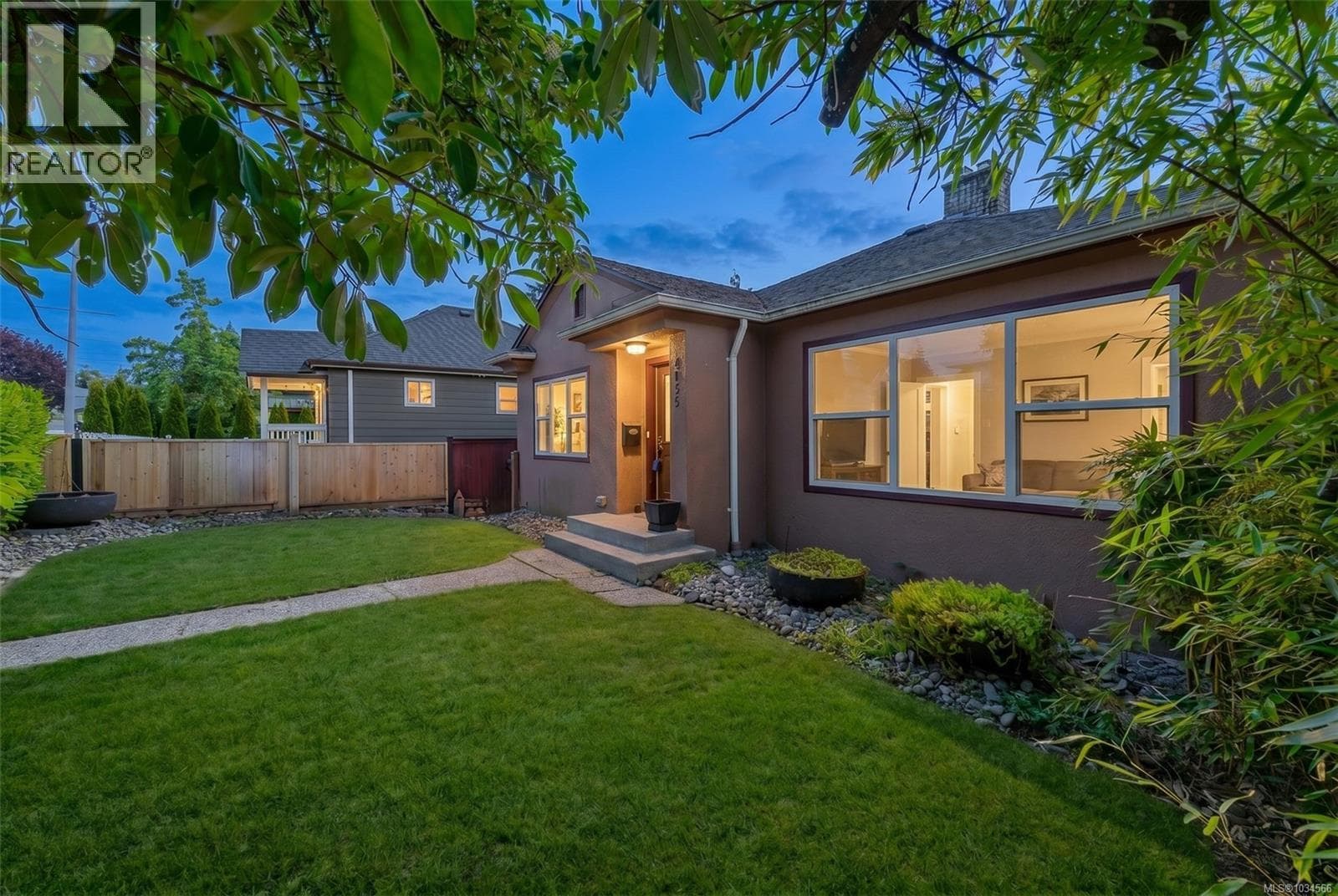 4836 Redford St, Vancouver Island — photo 5