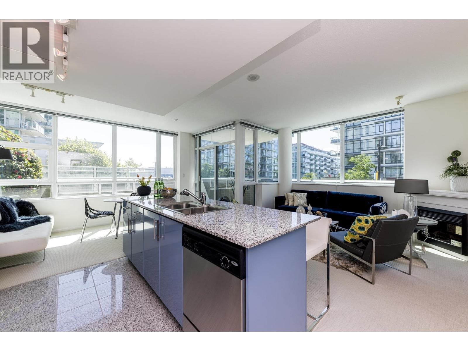 303 168 E ESPLANADE, Greater Vancouver — photo 4