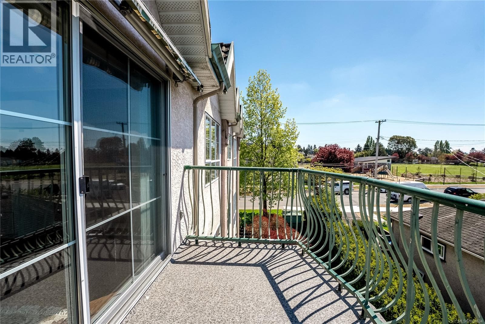 413 3133 Tillicum Rd, Victoria — photo 3