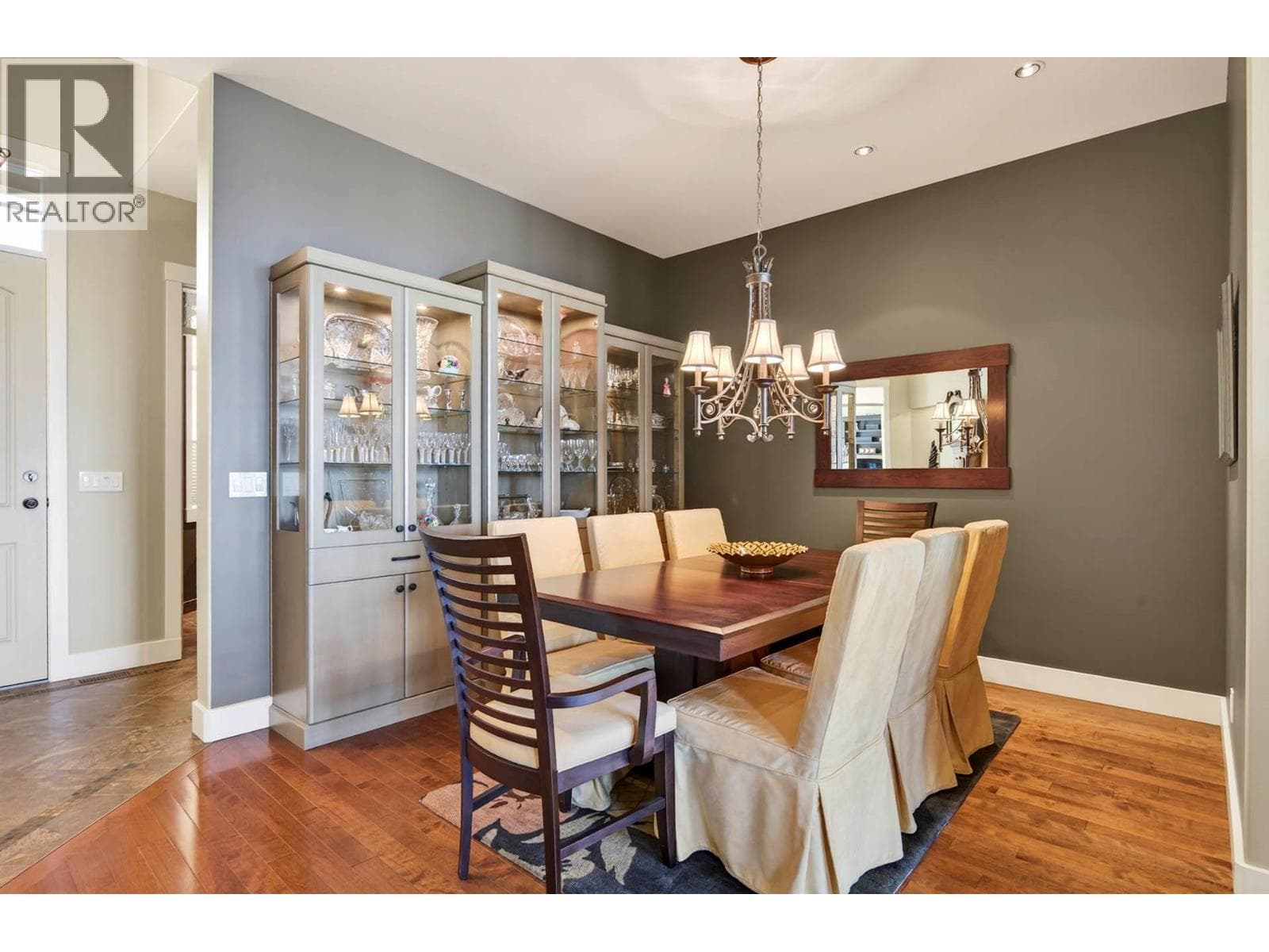 424 AZURE PLAZA, Interior REALTORS® — photo 4