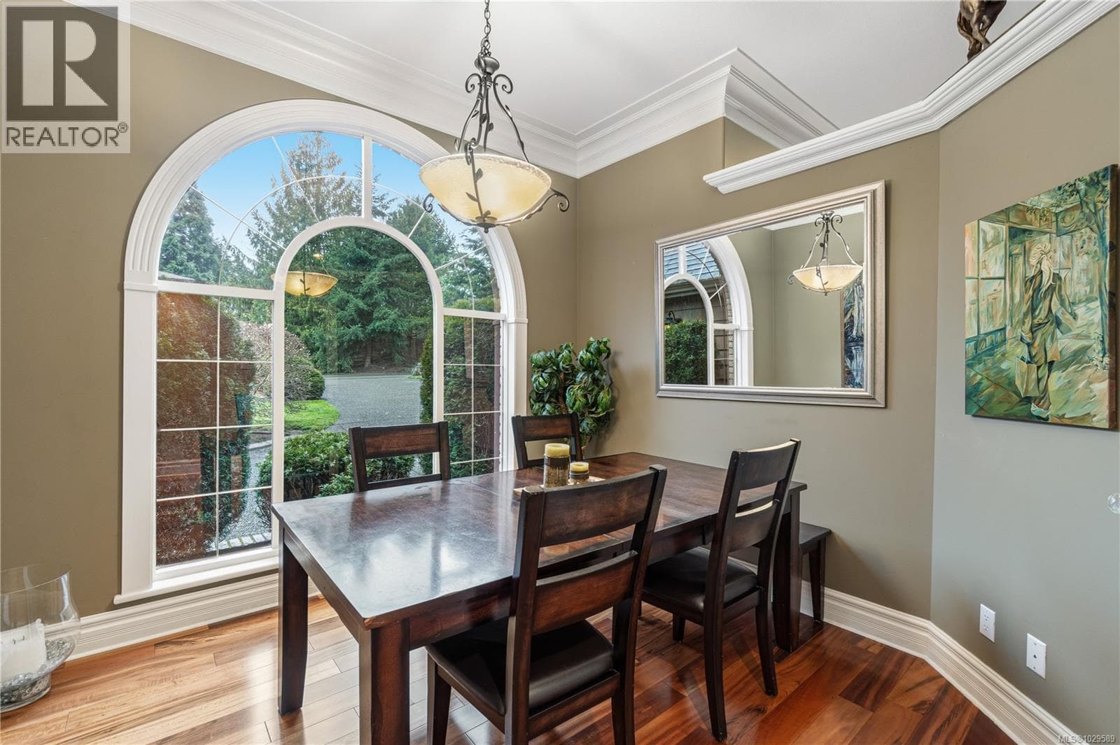 564 Hazelwood Pl, Vancouver Island — photo 4