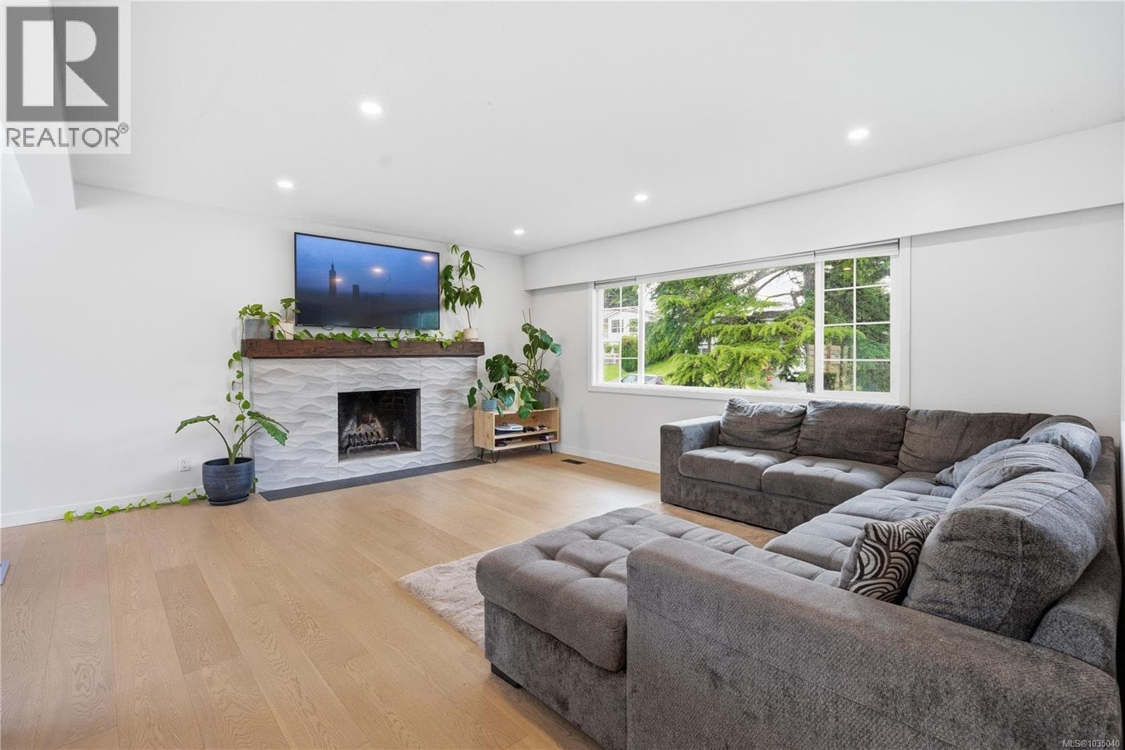 4261 CAREY ROAD, Victoria — photo 3