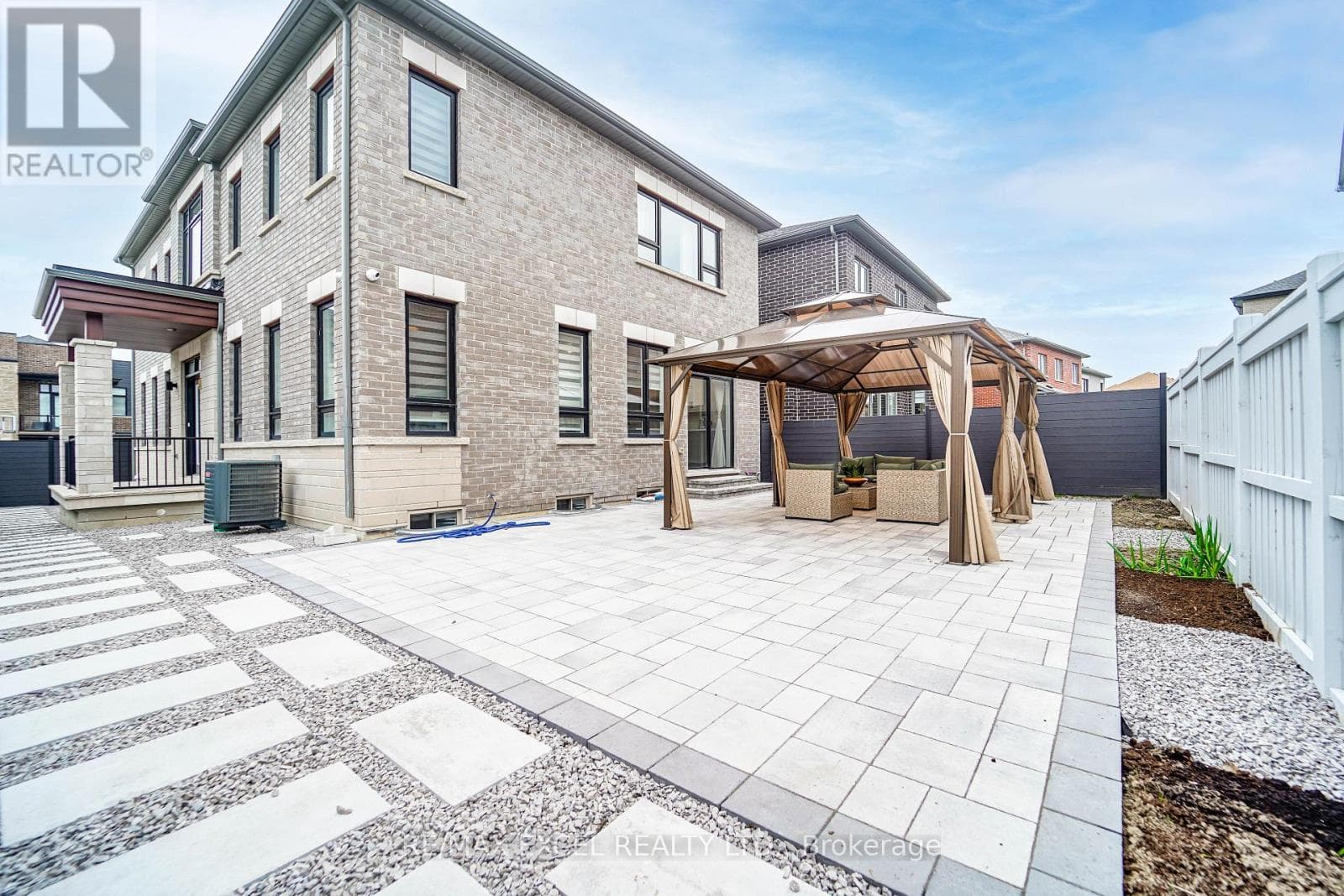 231 FALLHARVEST WAY, Toronto — photo 3