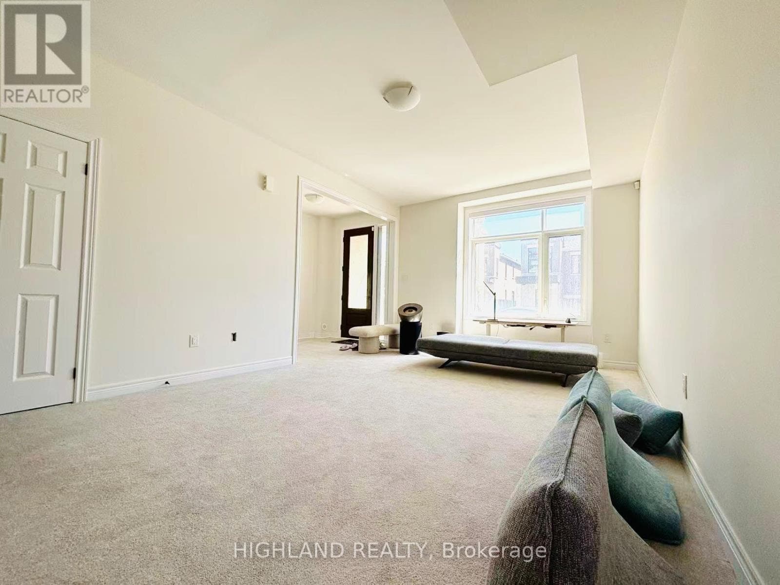12 ROBERT EATON AVENUE, Toronto — photo 3
