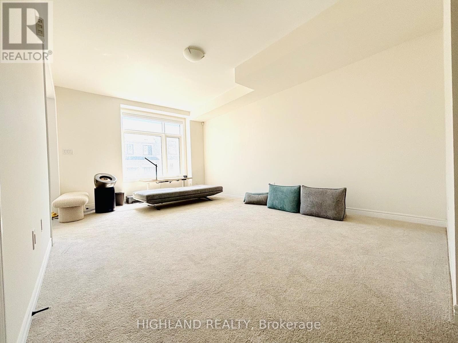 12 ROBERT EATON AVENUE, Toronto — photo 4