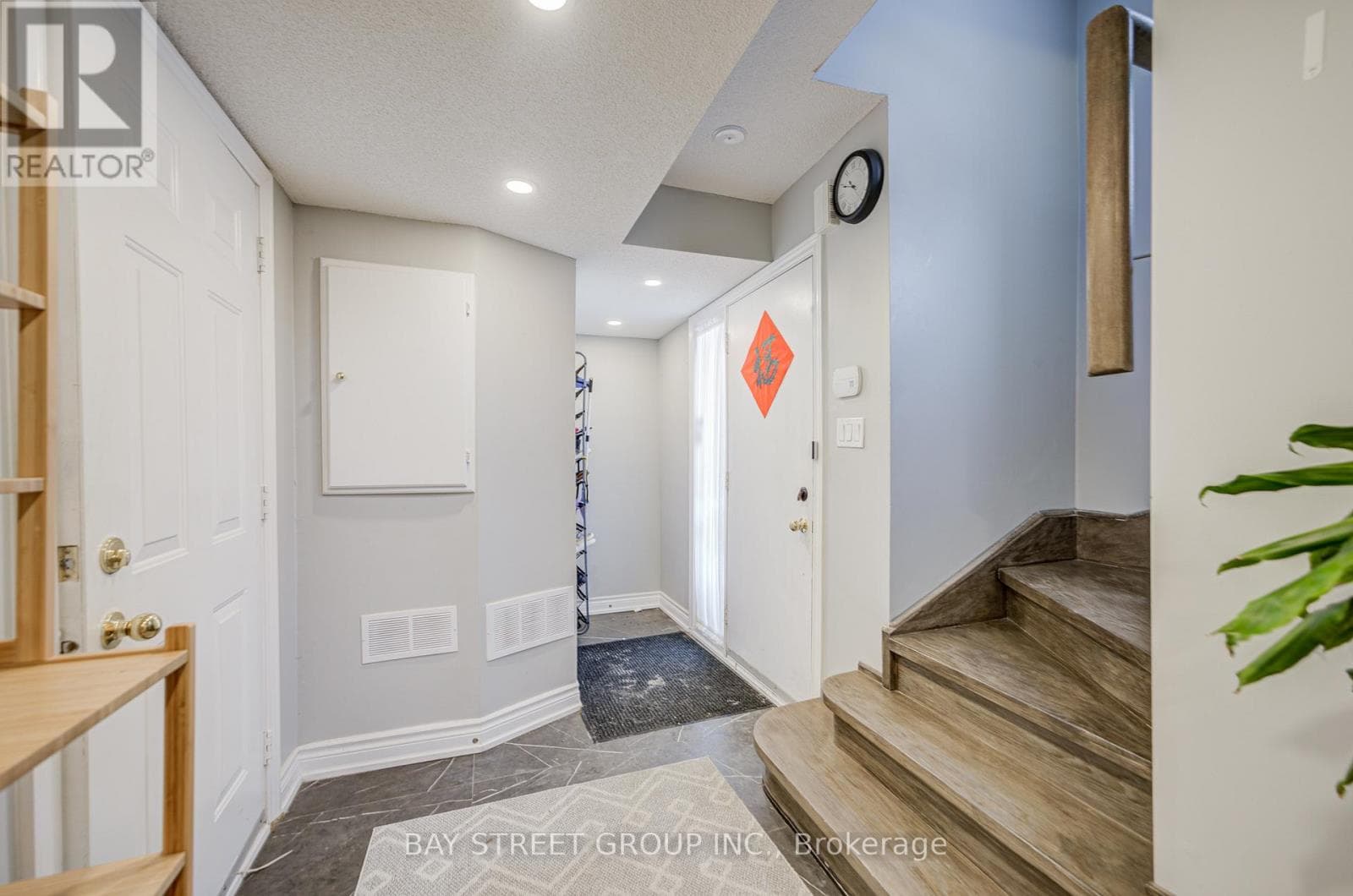 52 LEITCHCROFT CRESCENT, Toronto — photo 2