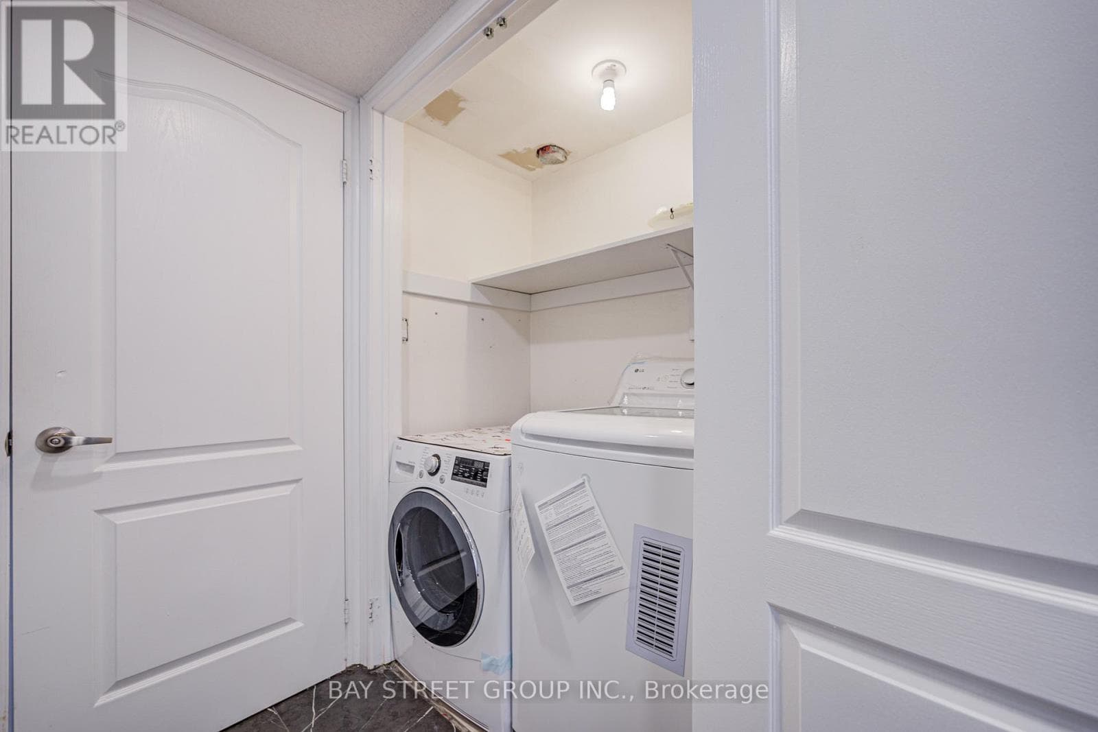 52 LEITCHCROFT CRESCENT, Toronto — photo 4