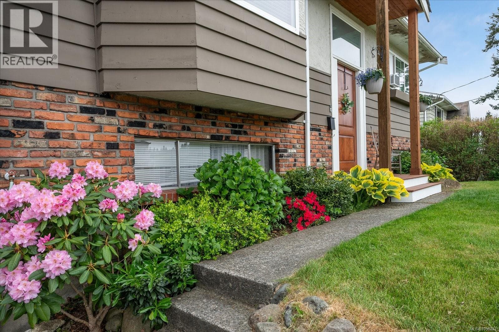 5151 METRAL DRIVE, Vancouver Island — photo 2