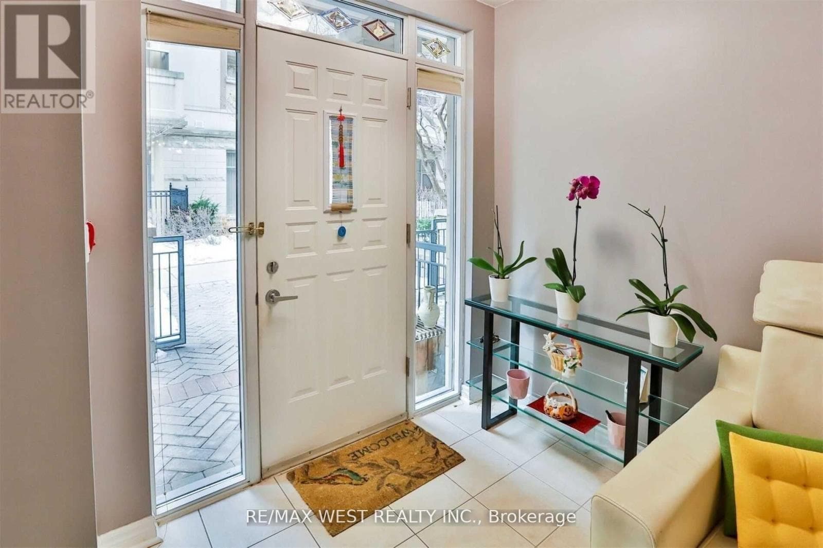 GV-108 - 330 PRINCESS ROYAL DRIVE, Toronto — photo 3
