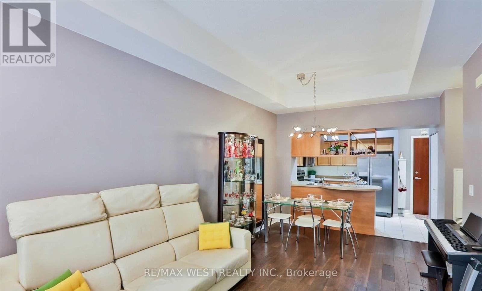 GV-108 - 330 PRINCESS ROYAL DRIVE, Toronto — photo 4