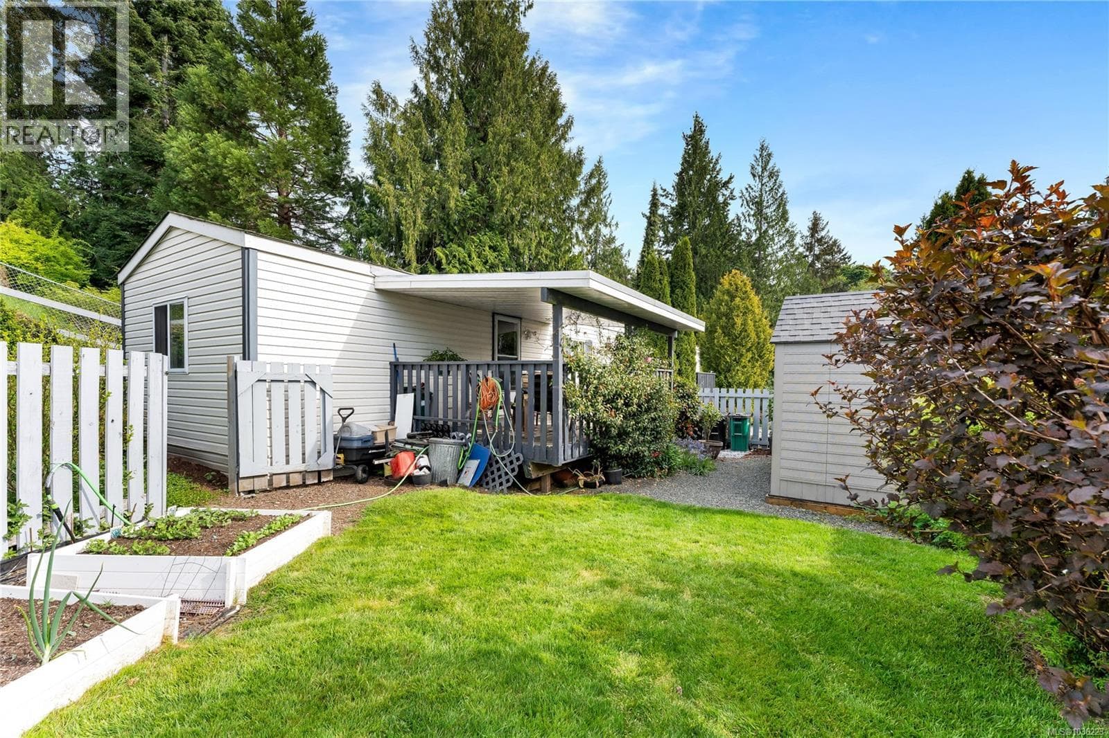 1061 Waterman Rd, Victoria — photo 3