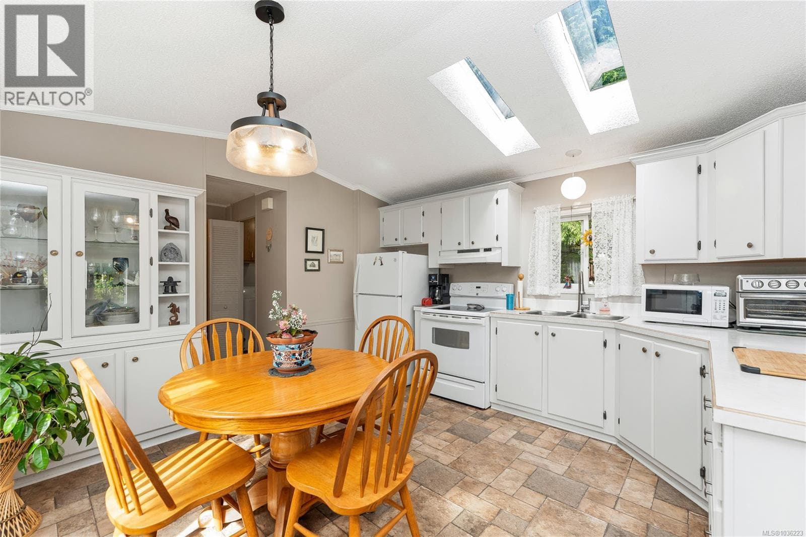 1061 Waterman Rd, Victoria — photo 5