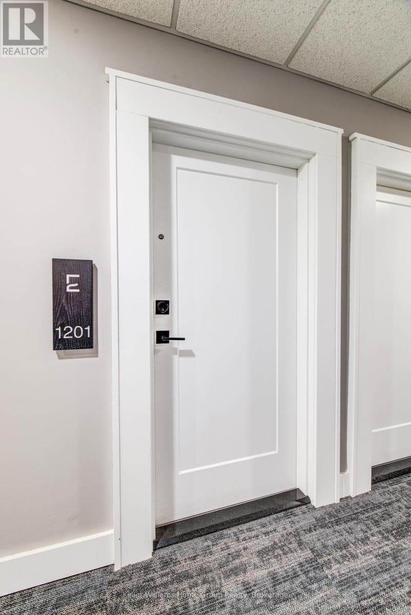 1201 - 71 WYNDHAM STREET S, OnePoint — photo 4
