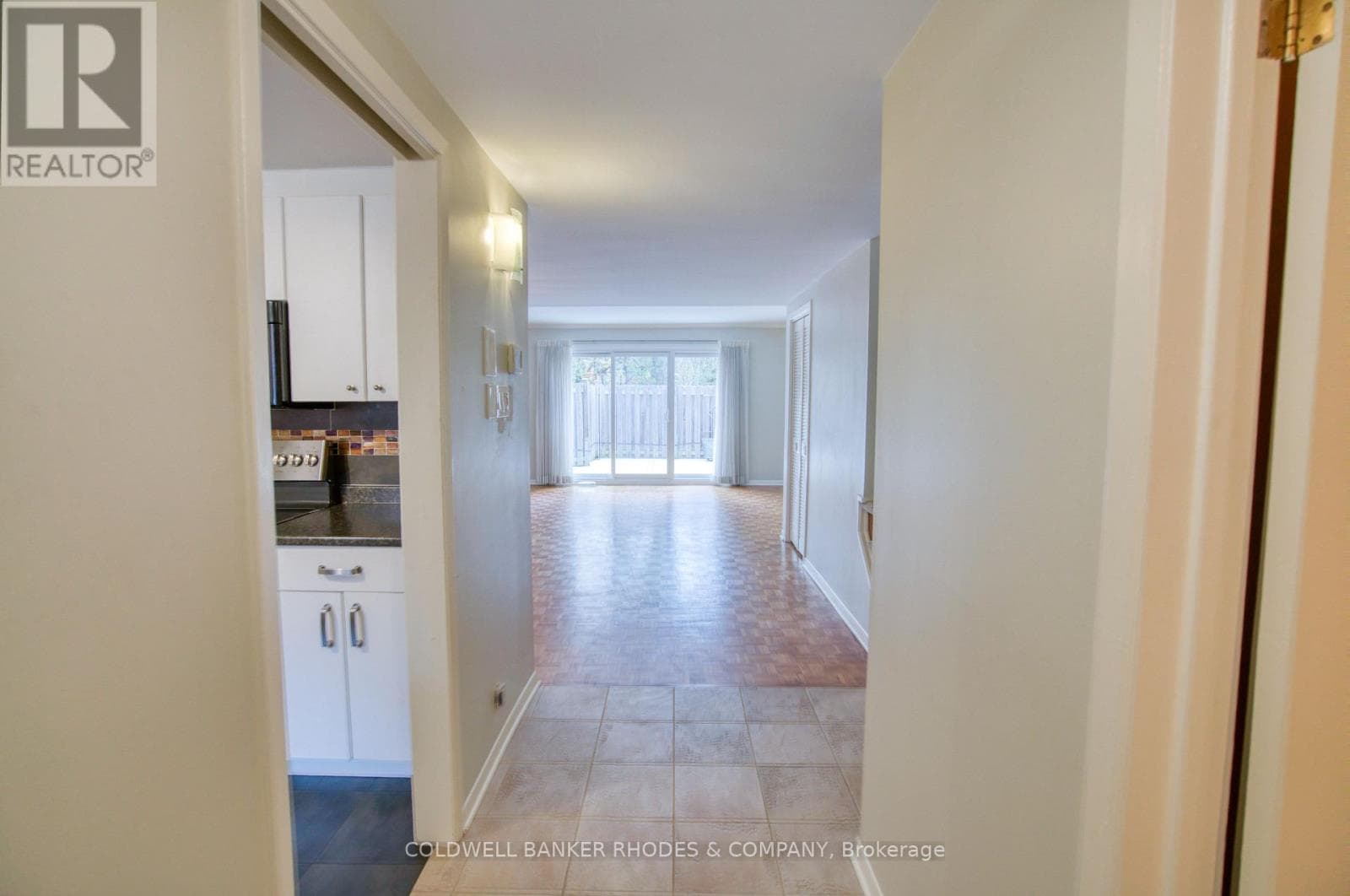 9 - 215 MACKAY STREET, Ottawa — photo 4