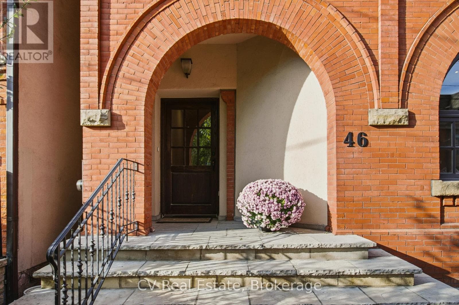 46 BERNARD AVENUE, Toronto — photo 2