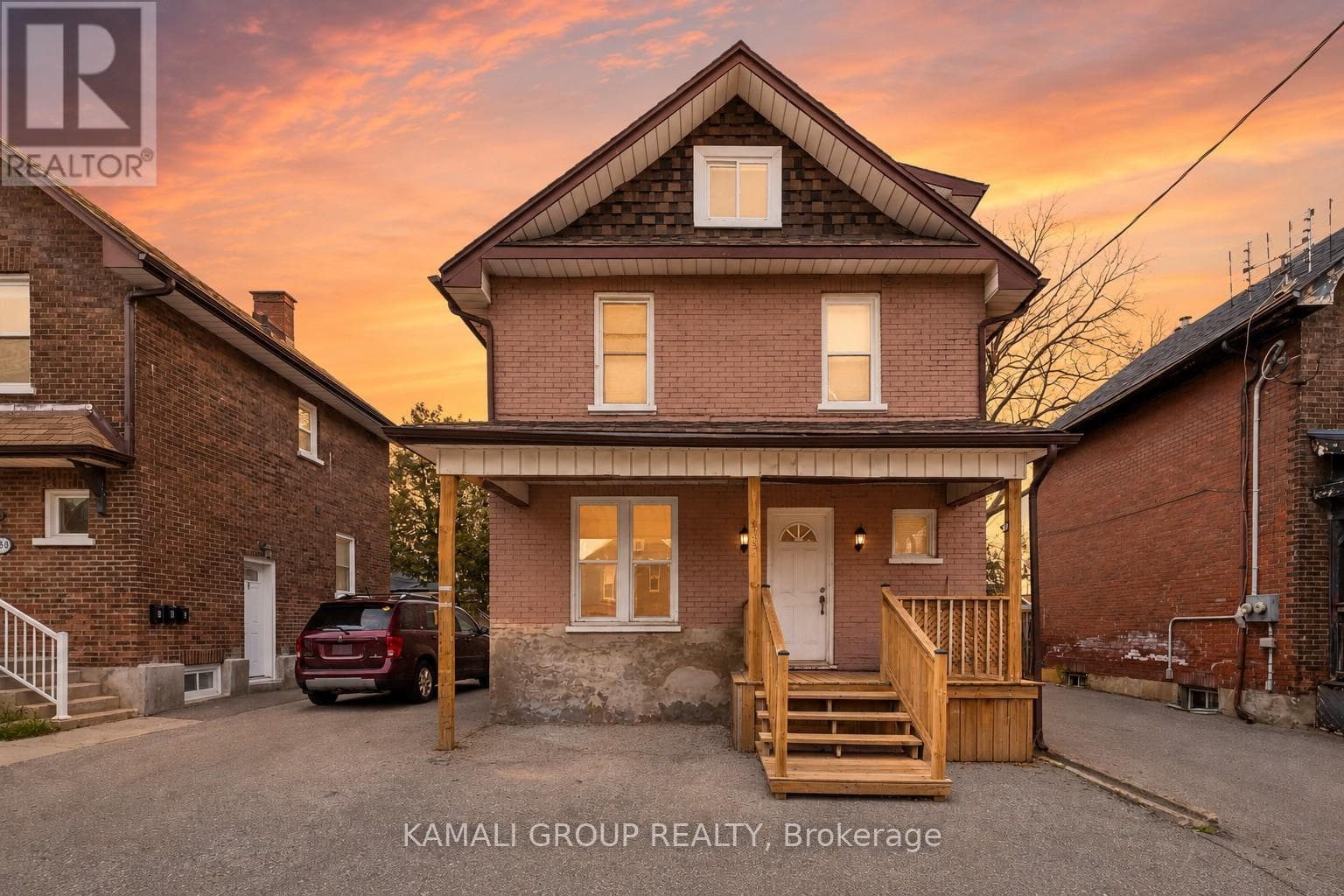 254 BRUCE STREET in CENTRAL