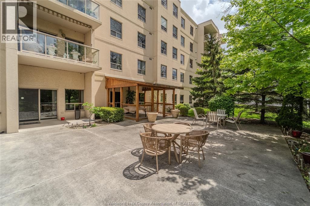 315 Village Grove DRIVE Unit# 301, Windsor — photo 4