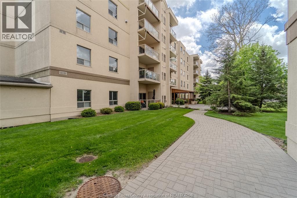 315 Village Grove DRIVE Unit# 301, Windsor — photo 5