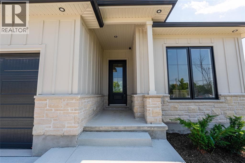103 SUTHERLAND DRIVE, Sarnia — photo 3