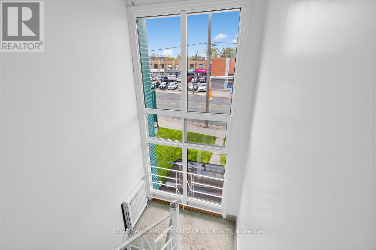 3867 BATHURST STREET, Toronto — photo 2