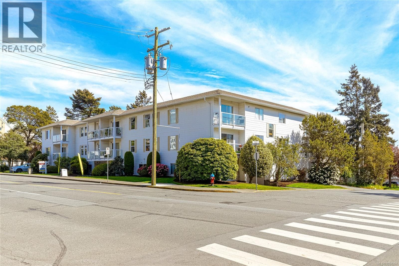 103 1351 Esquimalt Rd in 